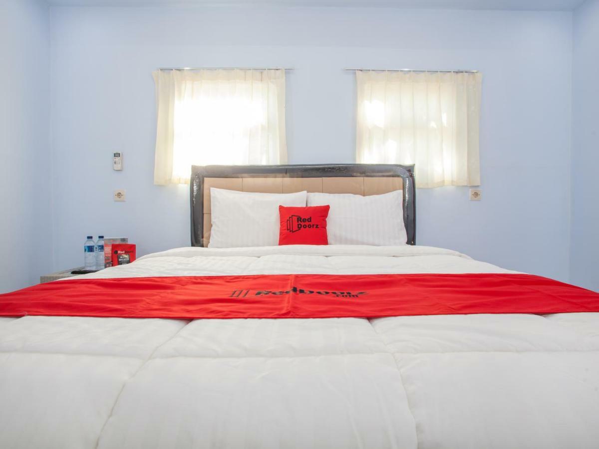 Reddoorz Near Banyuwangi Kota Train Station Hotel Exterior photo